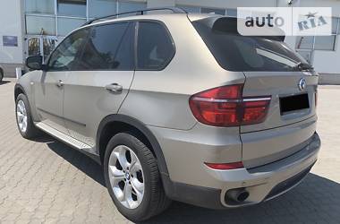 Позашляховик / Кросовер BMW X5 2011 в 