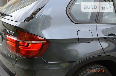 Позашляховик / Кросовер BMW X5 2011 в 