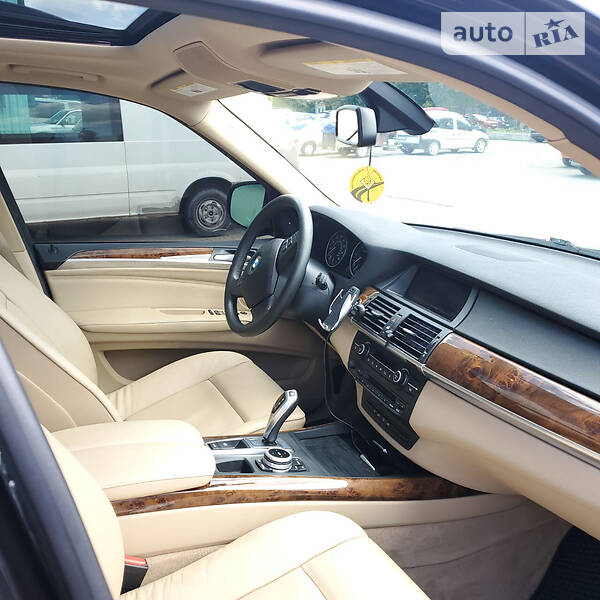 Позашляховик / Кросовер BMW X5 2011 в Івано-Франківську
