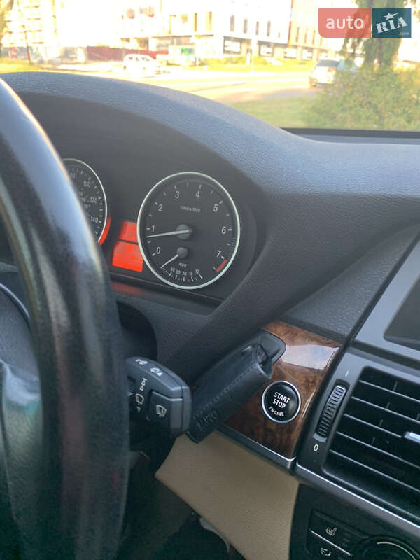 Позашляховик / Кросовер BMW X5 2012 в Львові