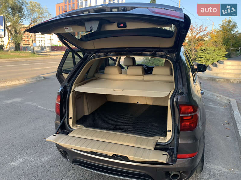 Позашляховик / Кросовер BMW X5 2012 в Львові