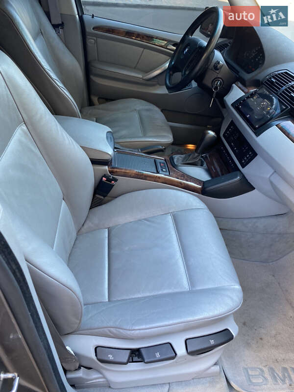 Внедорожник / Кроссовер BMW X5 2004 в Одессе