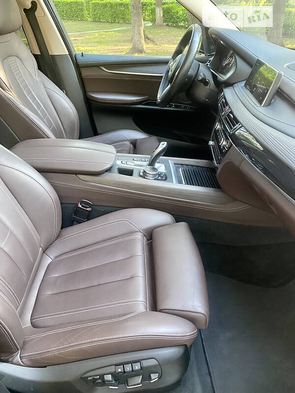 Внедорожник / Кроссовер BMW X5 2014 в Черновцах