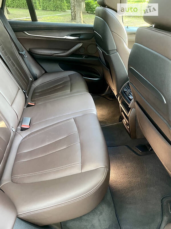Внедорожник / Кроссовер BMW X5 2014 в Черновцах