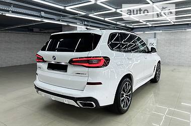 Позашляховик / Кросовер BMW X5 2022 в 