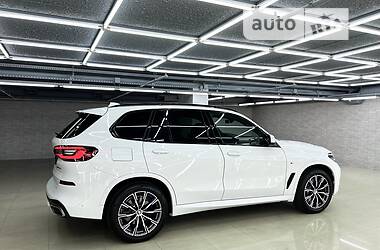 Позашляховик / Кросовер BMW X5 2022 в 