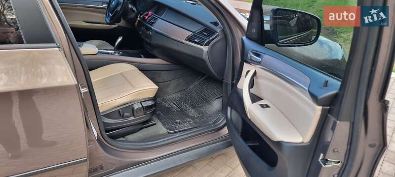 Внедорожник / Кроссовер BMW X5 2010 в Черновцах