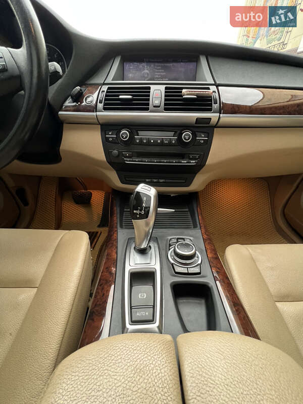 Внедорожник / Кроссовер BMW X5 2011 в Долине
