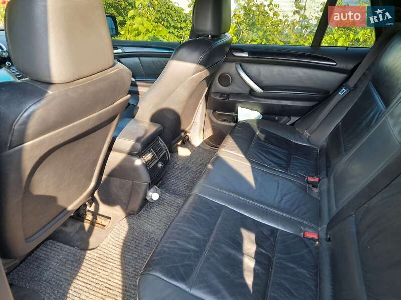 Внедорожник / Кроссовер BMW X5 2000 в Черноморске