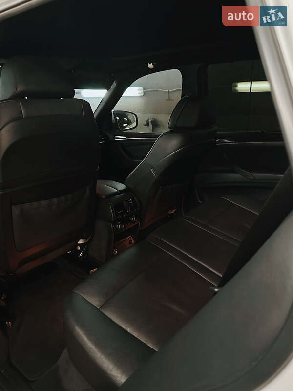 Позашляховик / Кросовер BMW X5 2011 в Нововолинську