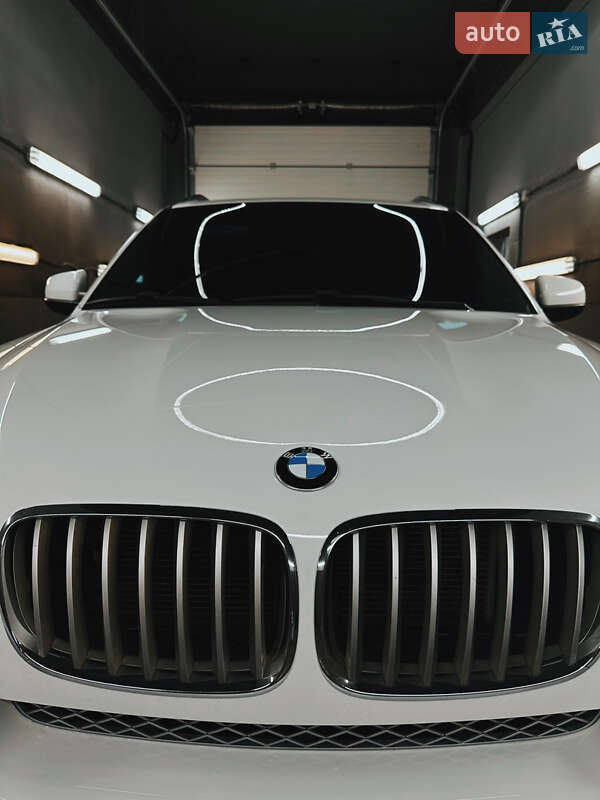 Позашляховик / Кросовер BMW X5 2011 в Нововолинську