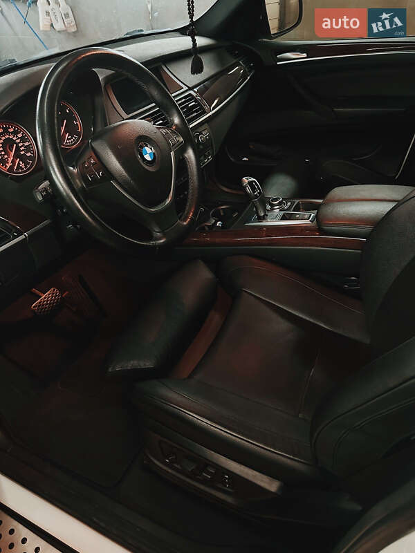 Позашляховик / Кросовер BMW X5 2011 в Нововолинську