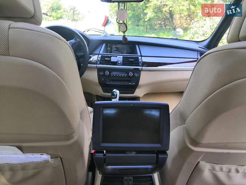 Внедорожник / Кроссовер BMW X5 2013 в Краснограде