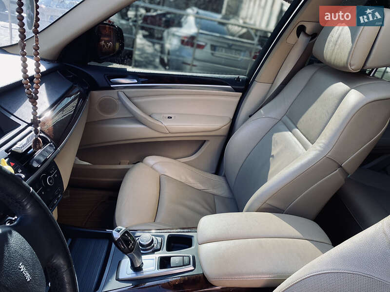 Внедорожник / Кроссовер BMW X5 2010 в Хмельницком