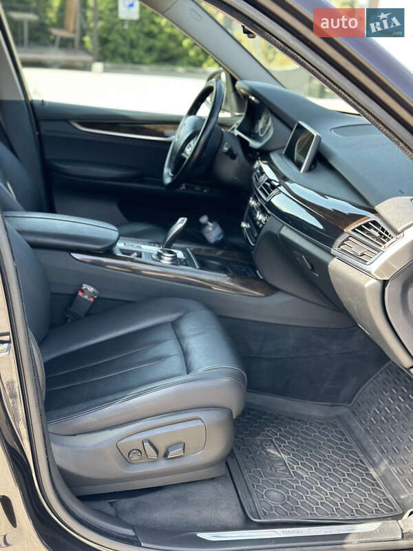 Позашляховик / Кросовер BMW X5 2014 в Чернівцях