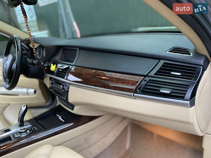 Внедорожник / Кроссовер BMW X5 2010 в Хмельницком