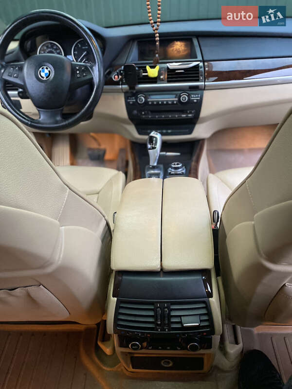 Внедорожник / Кроссовер BMW X5 2010 в Хмельницком