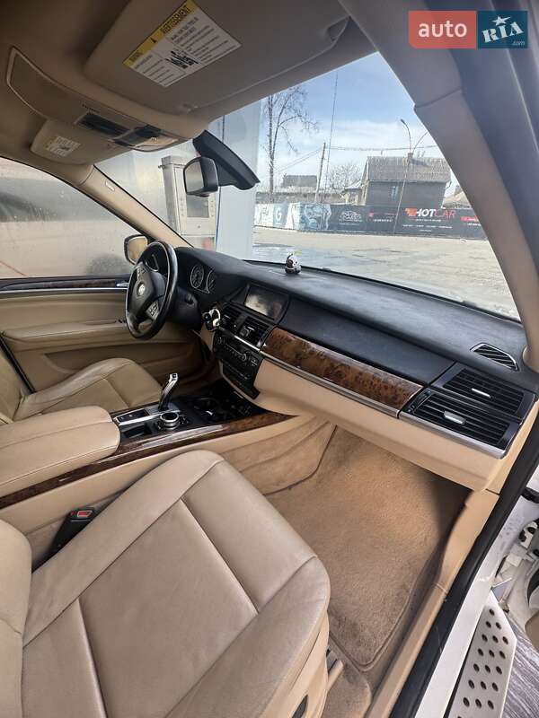 Позашляховик / Кросовер BMW X5 2010 в Чернівцях