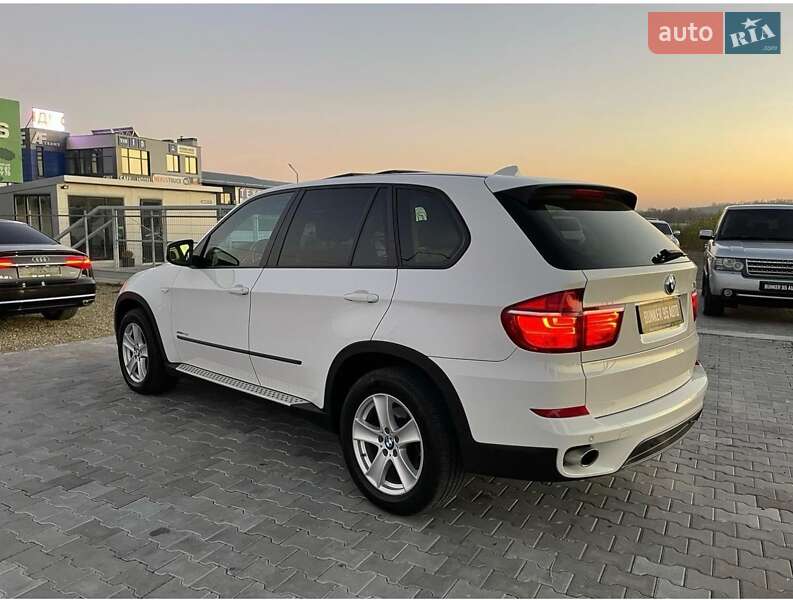 Позашляховик / Кросовер BMW X5 2010 в Чернівцях