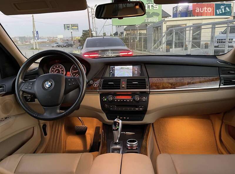 Позашляховик / Кросовер BMW X5 2010 в Чернівцях