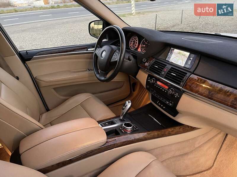 Позашляховик / Кросовер BMW X5 2010 в Чернівцях