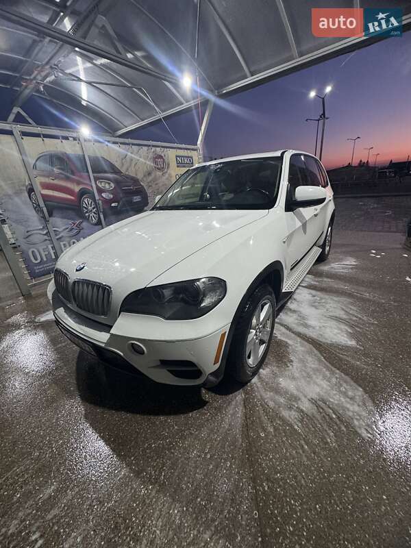 Позашляховик / Кросовер BMW X5 2010 в Чернівцях