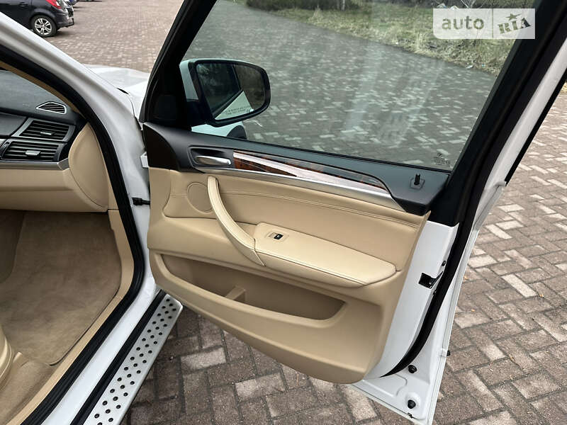 Позашляховик / Кросовер BMW X5 2012 в Рівному