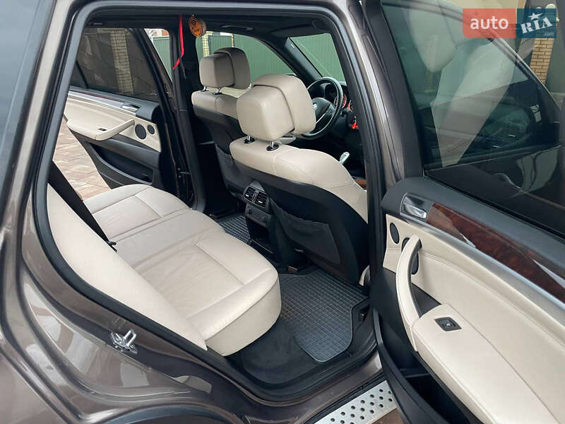 Внедорожник / Кроссовер BMW X5 2011 в Кицмани