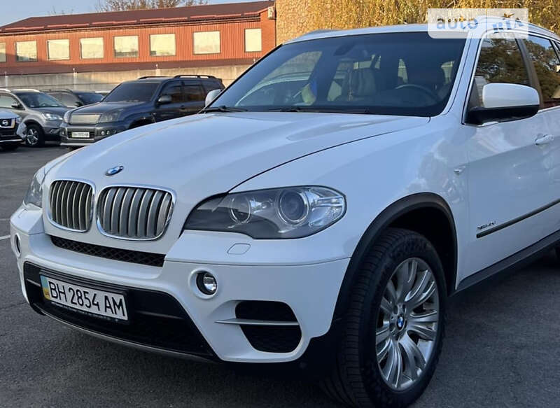 Позашляховик / Кросовер BMW X5 2011 в 
