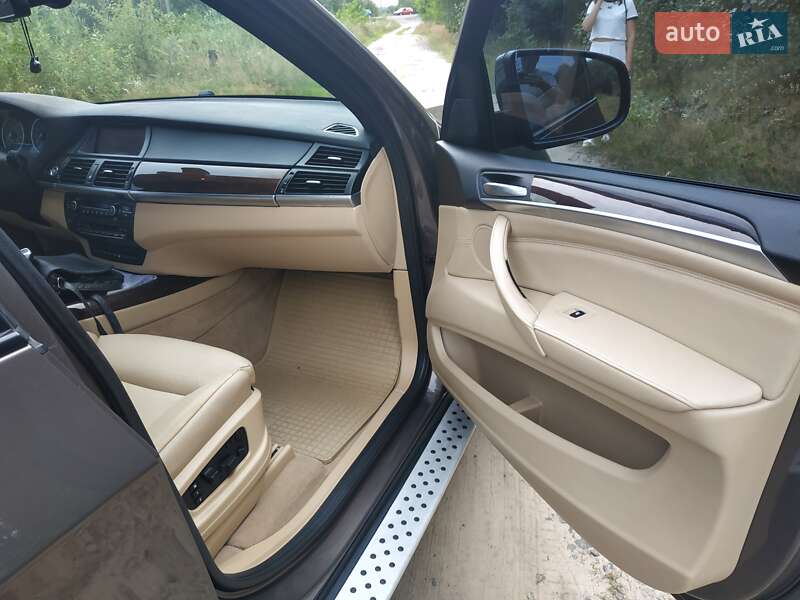 Позашляховик / Кросовер BMW X5 2013 в Вараші