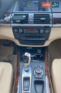 Внедорожник / Кроссовер BMW X5 2010 в 