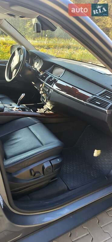 Внедорожник / Кроссовер BMW X5 2009 в Коростене