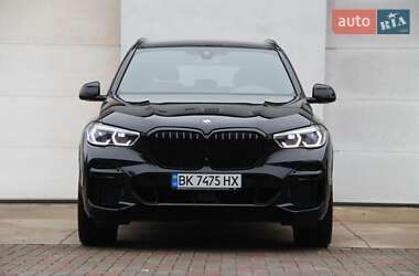 Внедорожник / Кроссовер BMW X5 2021 в Сарнах