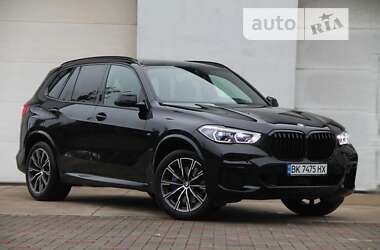 Внедорожник / Кроссовер BMW X5 2021 в Сарнах