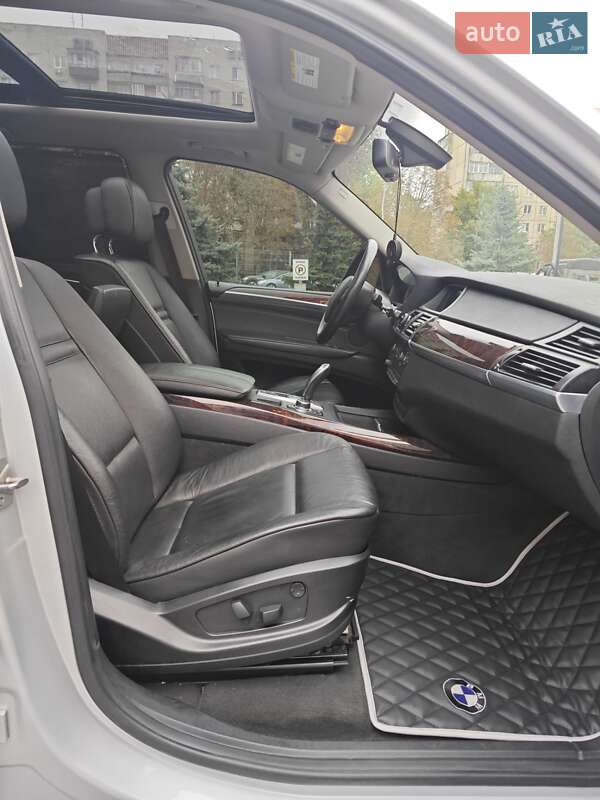 Позашляховик / Кросовер BMW X5 2010 в Львові