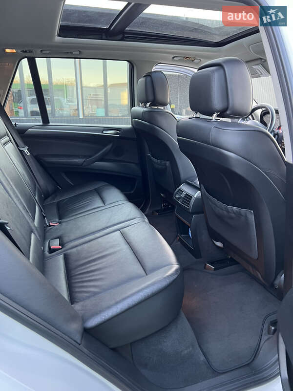 Внедорожник / Кроссовер BMW X5 2011 в Сторожинце