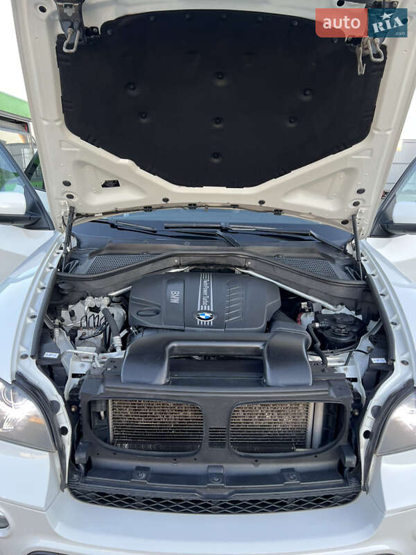 Внедорожник / Кроссовер BMW X5 2011 в Сторожинце