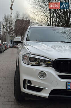 Позашляховик / Кросовер BMW X5 2015 в 