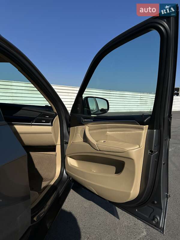 Позашляховик / Кросовер BMW X5 2010 в Львові