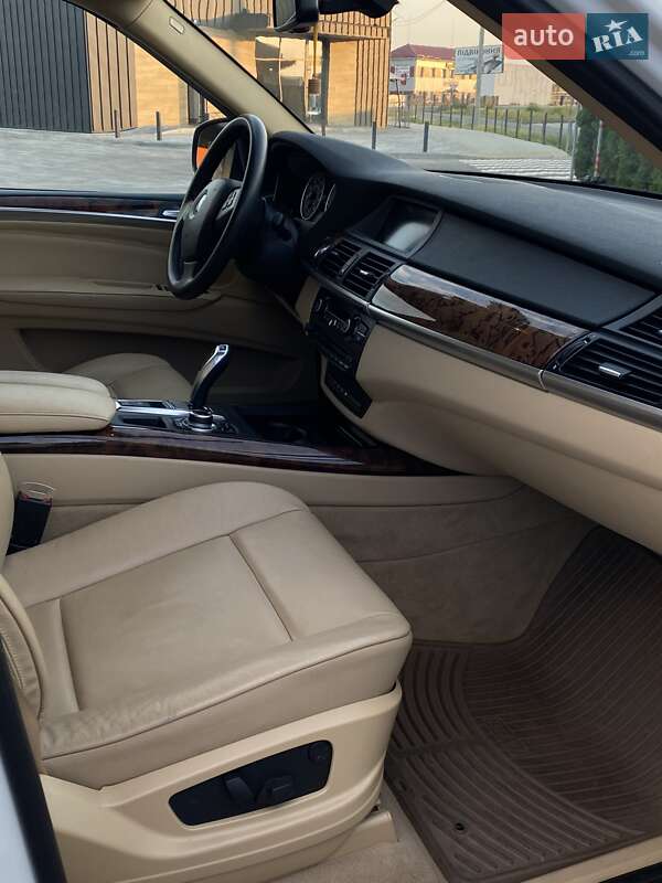 Внедорожник / Кроссовер BMW X5 2010 в Луцке