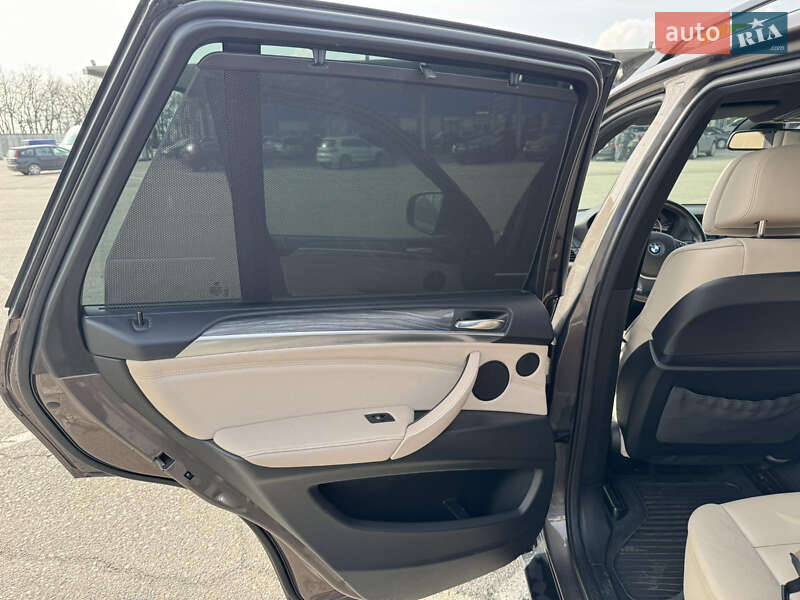 Внедорожник / Кроссовер BMW X5 2010 в Новомосковске
