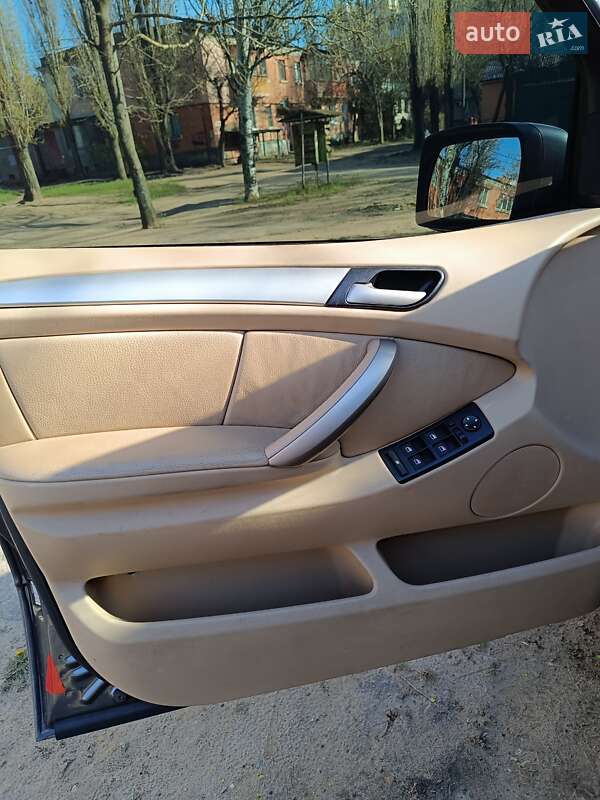 Внедорожник / Кроссовер BMW X5 2003 в Николаеве