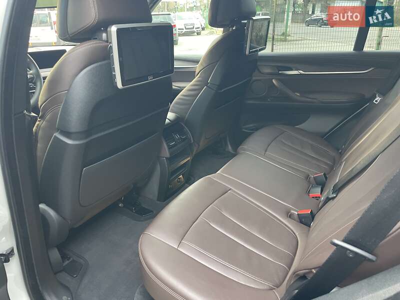 Позашляховик / Кросовер BMW X5 2017 в Чернівцях