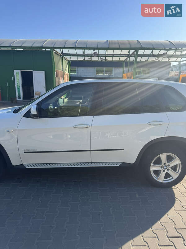 Позашляховик / Кросовер BMW X5 2010 в Чернівцях