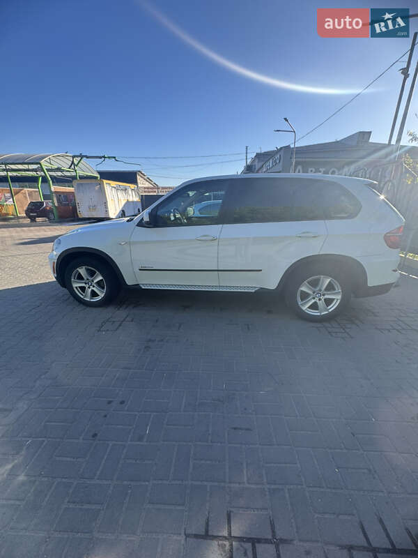 Позашляховик / Кросовер BMW X5 2010 в Чернівцях