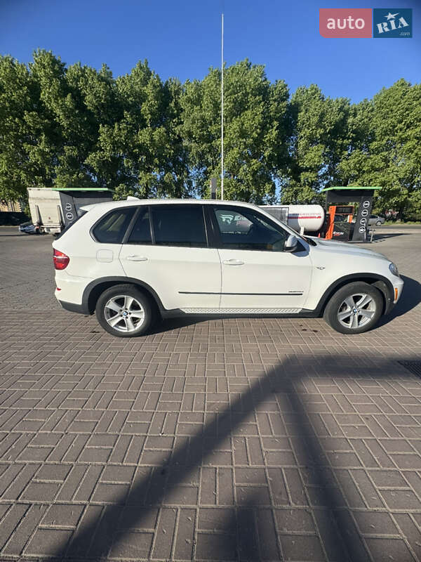 Позашляховик / Кросовер BMW X5 2010 в Чернівцях