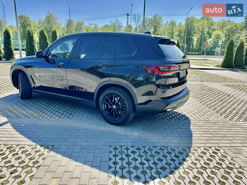 Внедорожник / Кроссовер BMW X5 2021 в Харькове