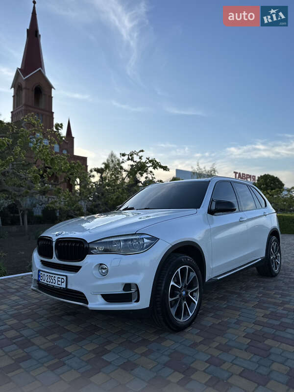 Позашляховик / Кросовер BMW X5 2013 в 