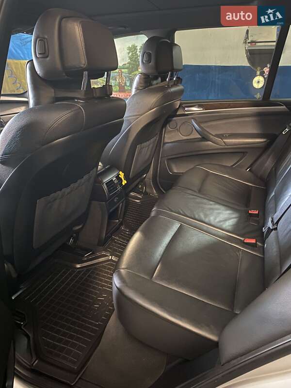 Внедорожник / Кроссовер BMW X5 2009 в Нетешине