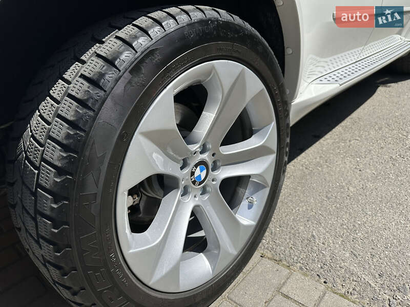 Позашляховик / Кросовер BMW X5 2012 в Чернівцях
